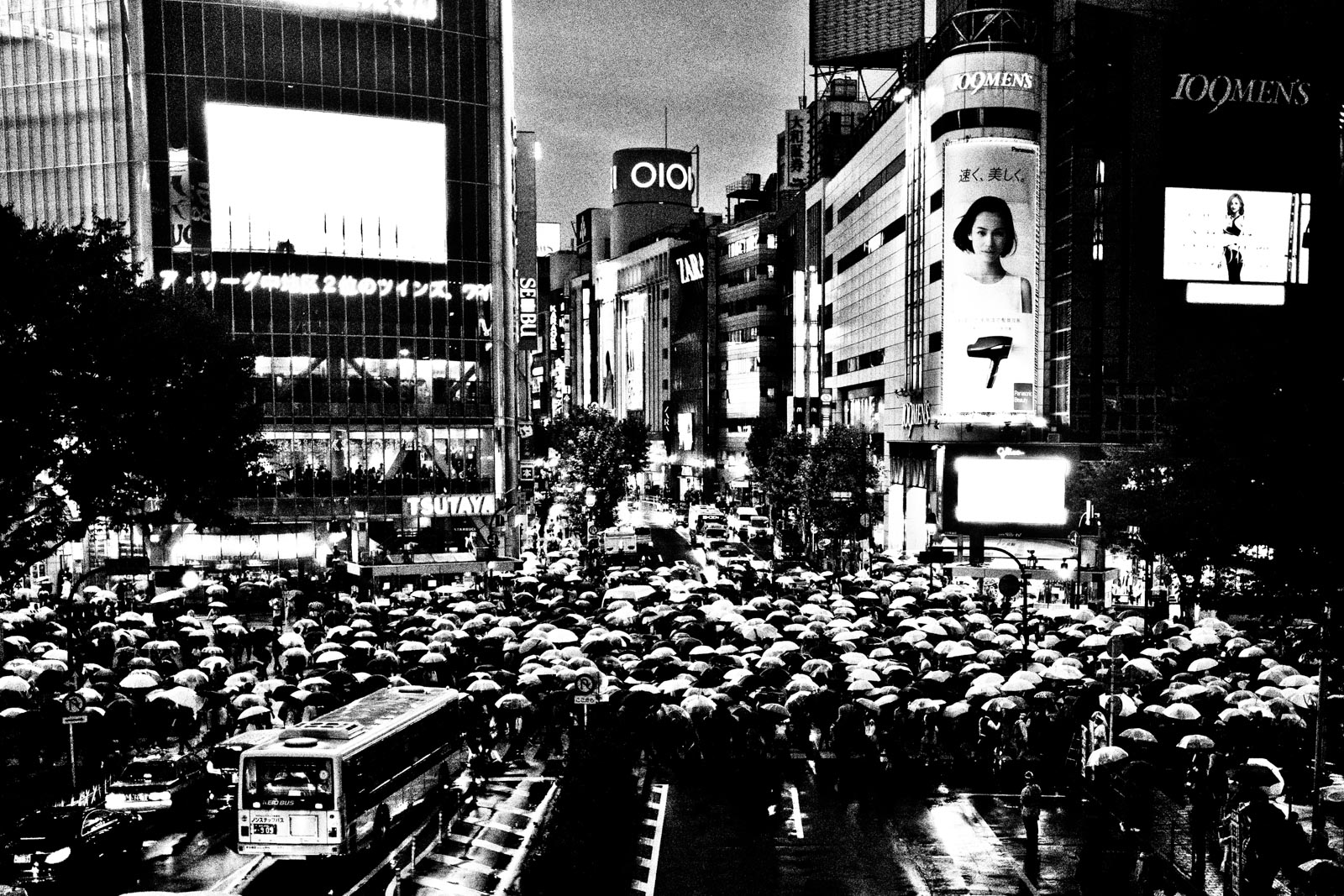 Overview of a rainy Shibuya with lots of umbrellas. Street Photography by Victor Borst